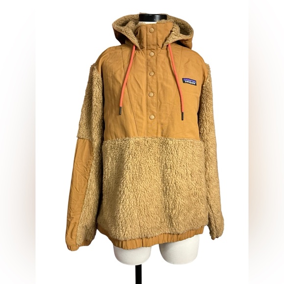 Patagonia Jackets & Blazers - Patagonia Women’s Tan Shelled Retro-X Sherpa Fleece Hooded Pullover Jacket L